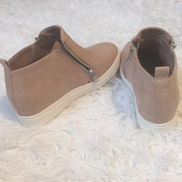 Shoes - Picture 3 of 6